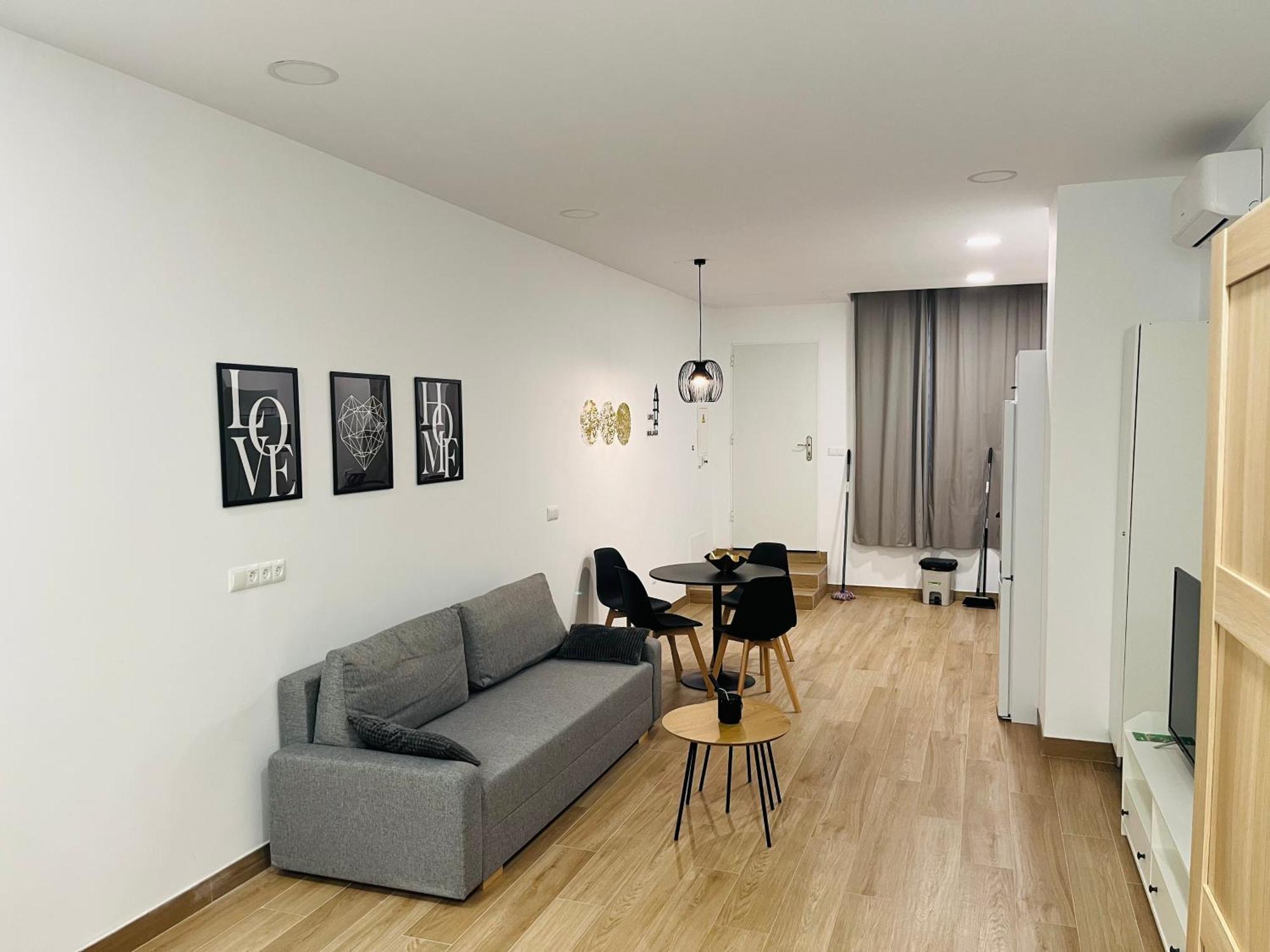 Apartment Living Station 8 *