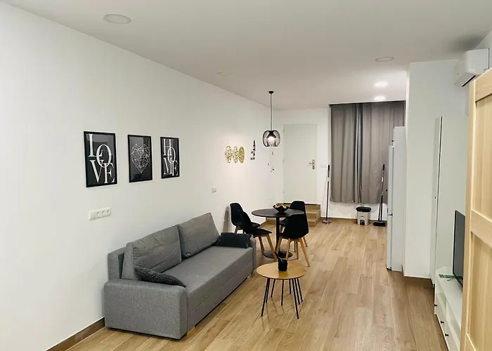Living Station 8