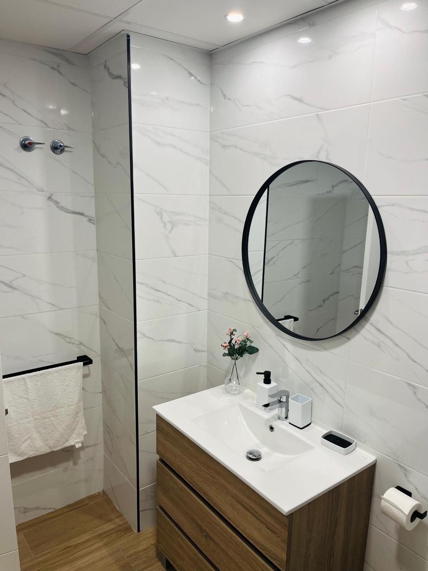 Apartment Living Station 8 *